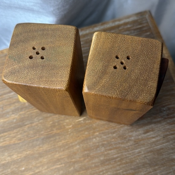 Vintage Wooden Fish Salt & Pepper Shakers - Picture 5 of 10